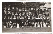Uczniowie I klasy Szkoły Podstawowej nr 5, ul. Kamienna 15, Białystok, 1964-1965 r.