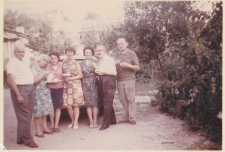 Zdjęcie rodzinne w ogrodzie, ul. Kraszewskiego 12, Białystok, 1967 r.