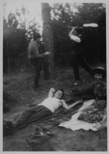 Józef Czołpiński ze znajomymi, lata 60. XX w.