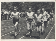 Mistrzostwa Białegostoku w biegu na 1000 m, Janusz Mozolewski (pośrodku), Stadionie w Zwierzyńcu, Aleja gen. K. Świerczewskiego, 8-9 czerwca 1956 r.