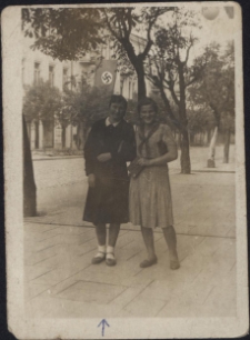 Rodzinny spacer, ul. Sienkiewicza, Białystok, 1942 r.