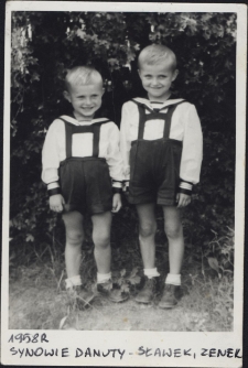 Chłopcy w ogrodzie, Białystok, 1958 r.