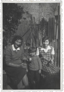 Zdjęcie rodzinne Ulmanów, ul. Starobojarska 5, Białystok, lata 60. XX w.