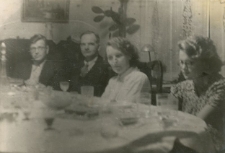 Spotkanie rodzinne w domu przy ul. Słonimskiej 35/2, Białystok, XX w.