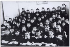 Uczniowie Szkoły Podstawowej nr 5, ul. Pałacowa, Białystok, około 1955 r.