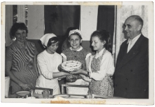 Wanda Seroka podczas kursu kulinarnego Szkole Podstawowej nr 19 przy ul. Mieszka I, Białystok, druga połowa lat 50. XX w.