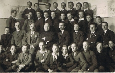 Kadra nauczycielska Szkoły Podstawowej nr 11 przy ul. Mazowieckiej 35, Białystok, 3 kwietnia 1930 r.