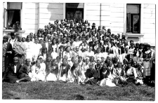 Zdjęcie grupowe w strojach ludowych, lata 20-30. XX w.