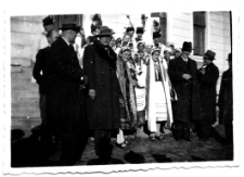 Zdjęcie grupowe podczas uroczystości, lata 20-30. XX w.