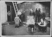 Zdjęcie rodzinne Rynkiewiczów, ul. Skorupska 28, Białystok, lata 20-30. XX w.