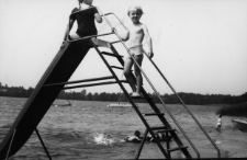 Ośrodek wypoczynkowy Fabryki Przyrządów i Uchwytów "Okoniówek", Rajgród, lata 70. XX w.