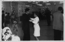 Choinka dla pracowników Fabryki Przyrządów i Uchwytów, świetlica zakładowa, ul. Łąkowa 3, Białystok, lata 70. XX w.