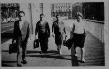 Wycieczka zakładowa pracowników Fabryki Przyrządów i Uchwytów w Białymstoku, Most Elżbiety, Budapeszt, Węgry, lata 70. XX w.