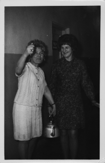 Janina Boublej (z lewej) z koleżanką, lata 70-80. XX w.