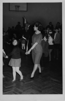 Choinka dla pracowników Fabryki Przyrządów i Uchwytów, świetlica zakładowa, ul. Łąkowa 3, Białystok, lata 70-80. XX w.