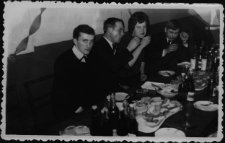 Bal sylwestrowy pracowników Fabryki Przyrządów i Uchwytów w Białymstoku, świetlica zakładowa, ul. Łąkowa 3, Białystok, 31 grudnia 1966 r.