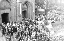 Poświęcenie sztandaru NSZZ "Solidarność" Fabryki Przyrządów i Uchwytów, kościół pw. WNMP, Białystok, 3 maja 1981 r.