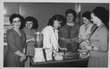 Uczestniczki kursu gotowania, Białystok, lata 60. XX w.
