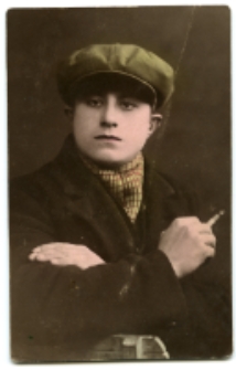 Portret mężczyzny z papierosem, zdjęcie wykonane w atelier fotograficznym, Białystok