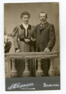 Portret pary, zdjęcie wykonano w atelier fotograficznym, ul. Kilińskiego 16, Białystok, 1896-1904 r. Fot. Wolfgang A. Bartmann