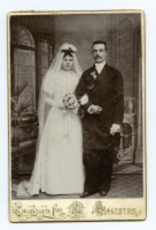 Portret ślubny, zdjęcie wykonano w atelier fotograficznym, ul. Sienkiewicza 18, Białystok, 1888-1915 r. Fot. Bracia Budryk
