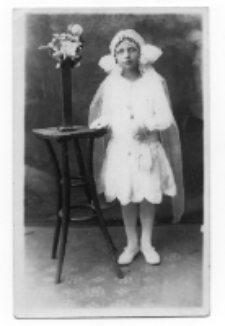 Portret dziewczynki, zdjęcie wykonano w atelier fotograficznym, ul. Sienkiewicza 8, Białystok. Fot. Frydman Soma