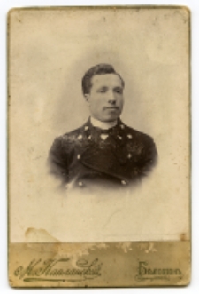 Portret mężczyzny, zdjęcie wykonano w atelier fotograficznym, Białystok, 1893-1906 r. Fot. Mowsza Kapłański
