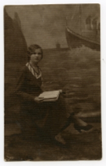 Portret kobiety, zdjęcie wykonano w atelier fotograficznym, ul. Sienkiewicza 28, Białystok, lipiec 1933 r. Fot. Berel (Borys) Łoźnicki