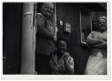 Zdjęcie kobiet, ul. Piasta 7, Białystok, ok. 1959 r.