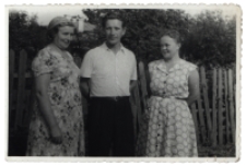 Zinaida i Władysław Siemieńczuk z sąsiadką, ul Piasta 7, Białystok, lata 60. XX w.