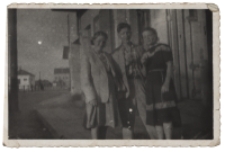 Zinaida Siemieńczuk (pierwsza z prawej), Rynek Sienny, Białystok, przełom lat 40-50. XX w.