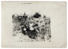 Zdjęcie dziecka w ogrodzie, Białystok