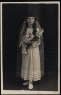 Pierwsza Komunia Święta Danuty Rymińskiej, zdjęcie wykonane w atelier fotograficznym, Białystok, 1934 r.