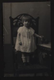 Danuta Rymińska, zdjęcie portretowe wykonane w atelier fotograficznym, 1925 r.
