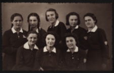 Uczennice Gimnazjum im. ks. Anny z Sapiechów Jabłonowskiej, ul. Mickiewicza 1, Białystok, 1939 r.
