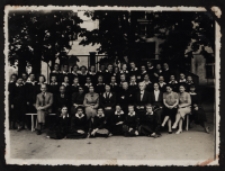 Uczennice gimnazjum im. ks. Anny z Sapiehów Jabłonowskiej,ul. Mickiewicza 1, Białystok, 1937 r.