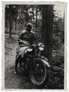 Janina Pietuch na motocyklu, lata 30. XX w.