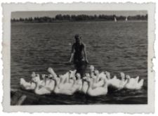 Janina Pietuch nad jeziorem, lata 30. XX w.