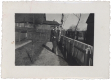 Podwórze domu, ul. Słonimska 42, Białystok, lata 50-60 XX w.