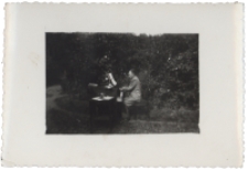 Ogród przed domem, ul. Słonimska 42, Białystok, lata 50-60 XX w.