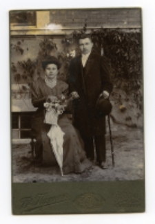 Portret kobiety i mężczyzny w ogrodzie, ul. Lipowa, Białystok, 1896-1912 r. Fot. Zakład fotograficzny "Bracia Pumpian"