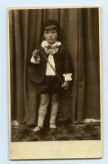 Portret dziecka, zdjęcie wykonano w atelier fotograficznym, ul. Sienkiewicza 16, Białystok, 1932 r. Fot. Zakład fotograficzny "Berko Polski"