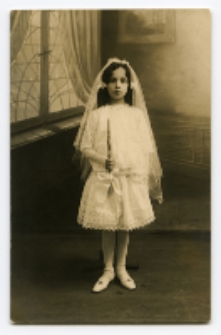 Portret dziewczynki, zdjęcie wykonano w atelier fotograficznym, ul. Kilińskiego 10, Białystok, 1913-1915 r. Fot. Zakład fotograficzny "Bracia Malinowscy Renaissance"