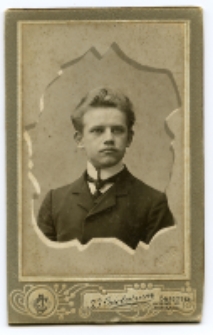 Portret mężczyzny, zdjęcie wykonano w atelier fotograficznym, Częstochowska 1, Białystok, 1895-1919 r. Fot. Zakład fotograficzny "Sołowiejczykowie"
