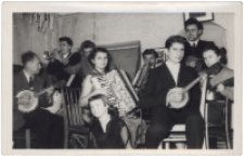 Szkolny zespół muzyczne prowadzony przez Romana Maksimiuka, Białystok, lata 50-60. XX w.