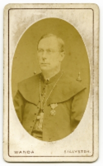 Portret ks. Wilhelma Szwarca, zdjęcie wykonano w atelier fotograficznym, Białystok, ok.1880 r. Fot. Zakład Fotograficzny "Wanda"