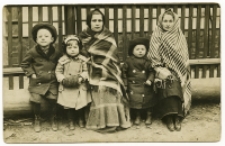 Kobiety z dziećmi, 1914-1919 r. Fot. Zakład Fotograficzny Zabłudowskiego
