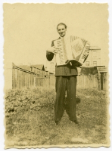 Grając na harmonii, Białystok, 16 sierpień 1950 r.