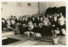 Uczniowie Szkoły Powszechnej nr 5, ul. Pałacowa 3, Białystok, 27 marzec 1945 r.