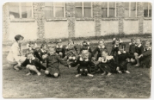 Uczniowie Szkoły Podstawowej nr 10, ul. Słonimska, Białystok, lata 60. XX w.